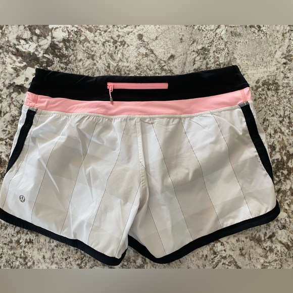 Lululemon Speed Up Low-Rise Lined Shorts 4” - Picture 6 of 7